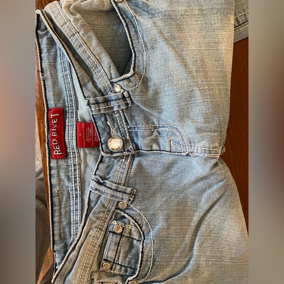 Women’s Red River Light Wash Flare Jeans - Picture 3 of 6